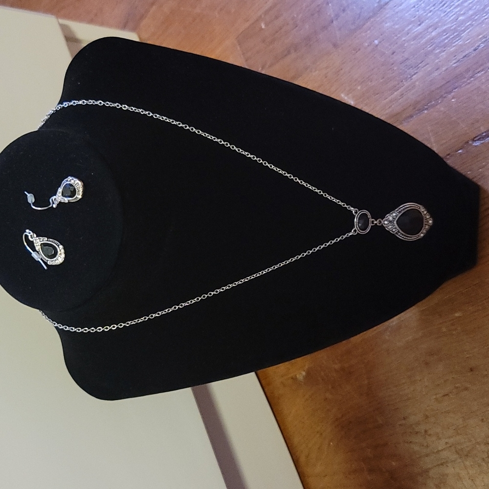 Avon Necklace and Earrings